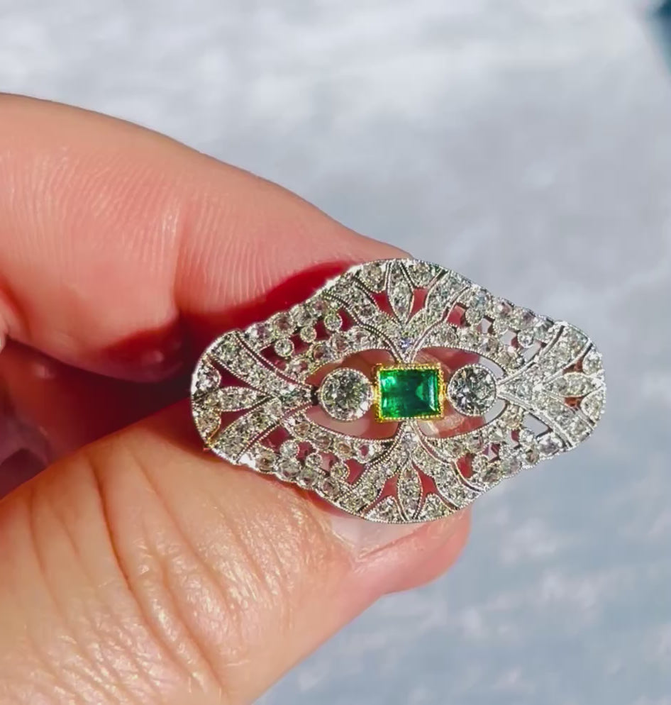 EMERALD & DIAMONDS PLATINUM and Gold Brooch c1910