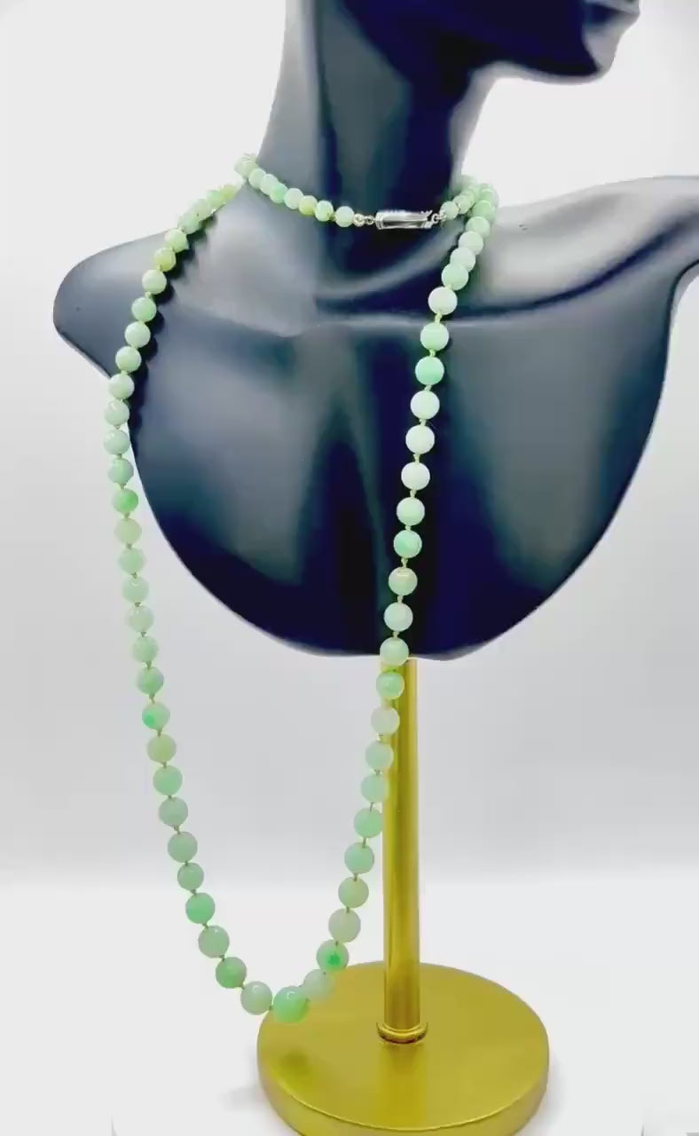 Graduated Jade Bead Necklace with 9 Carat Gold Clasp