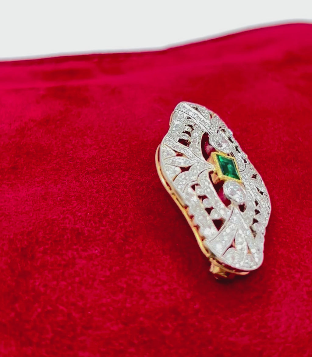 EMERALD & DIAMONDS PLATINUM and Gold Brooch c1910