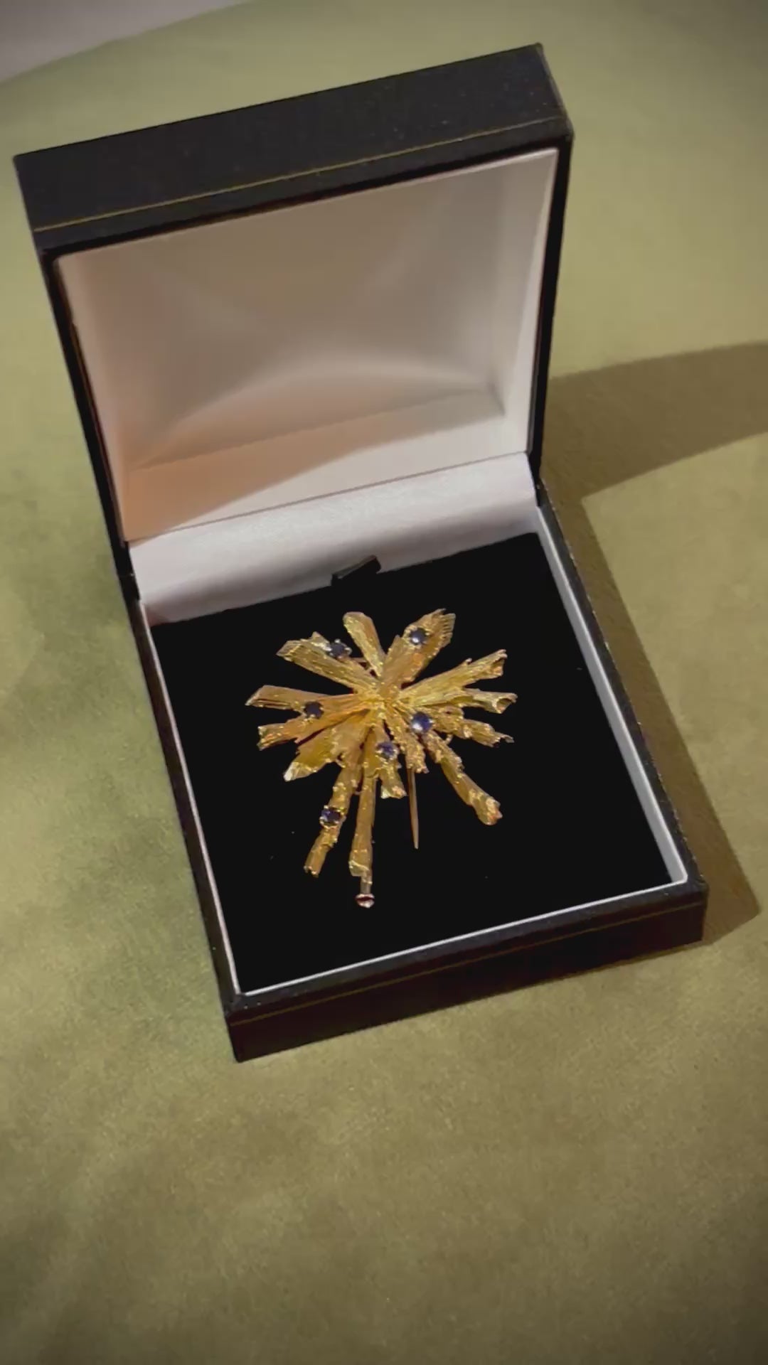 CHAUMET, VINTAGE BROOCH in 18ct yellow gold