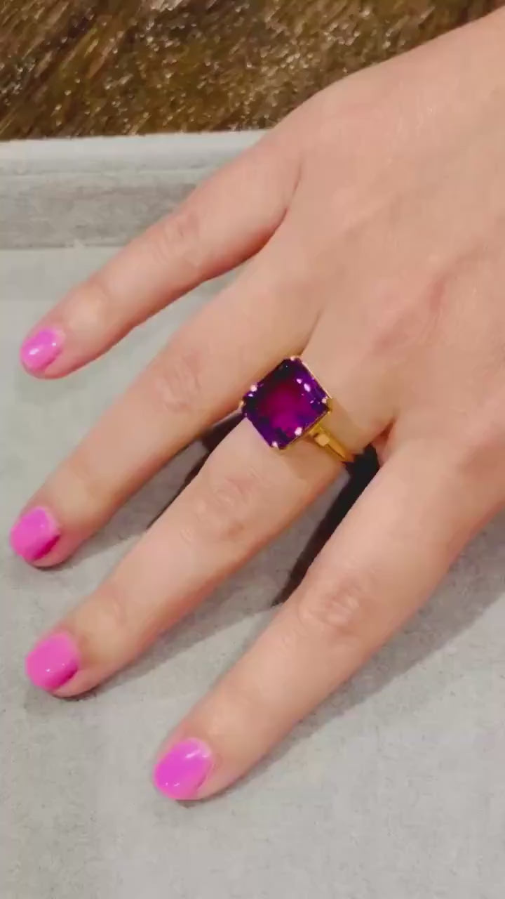 AMETHYST SOLITAIRE RING 21K Gold, 12 Carat Stone