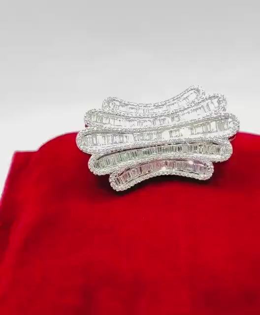 IMPRESSIVE VINTAGE DIAMOND Brooch in Art Deco inspired design