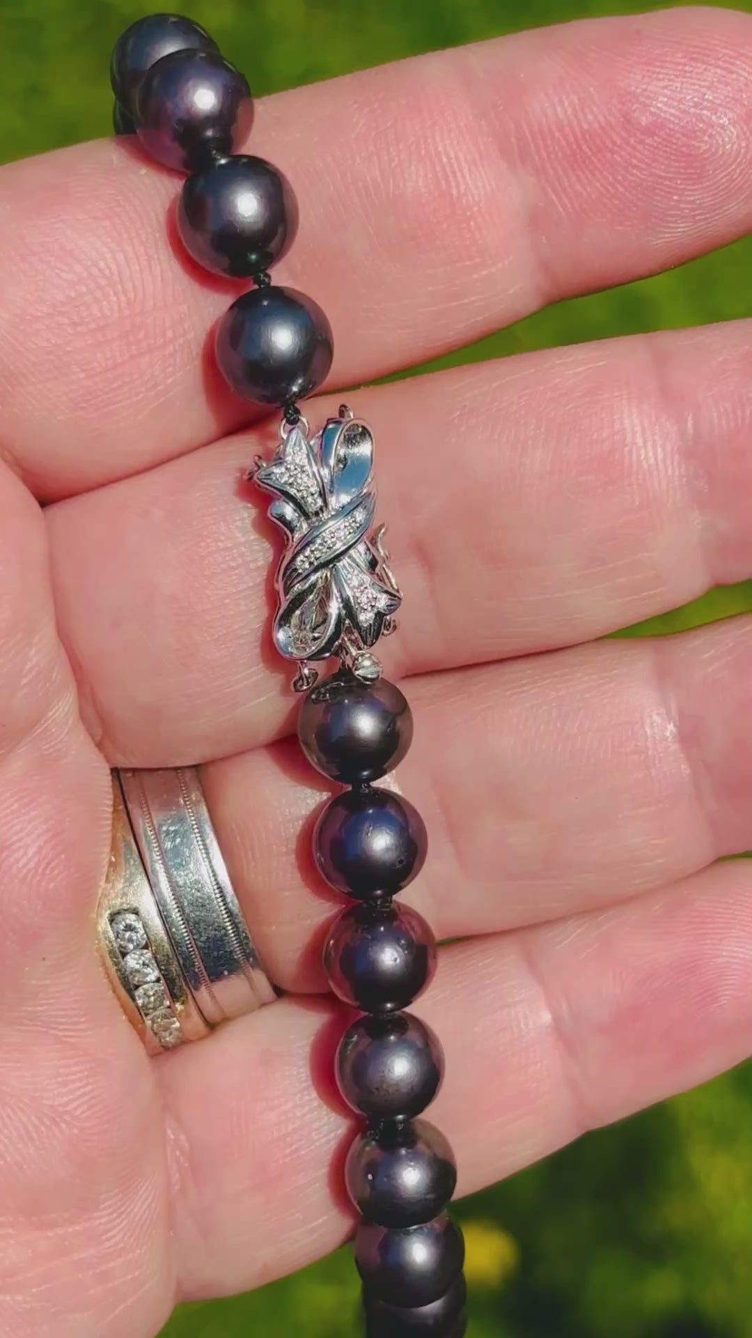 Vintage Peacock Overtone Black Cultured Pearl Necklace 18K Diamond Clasp