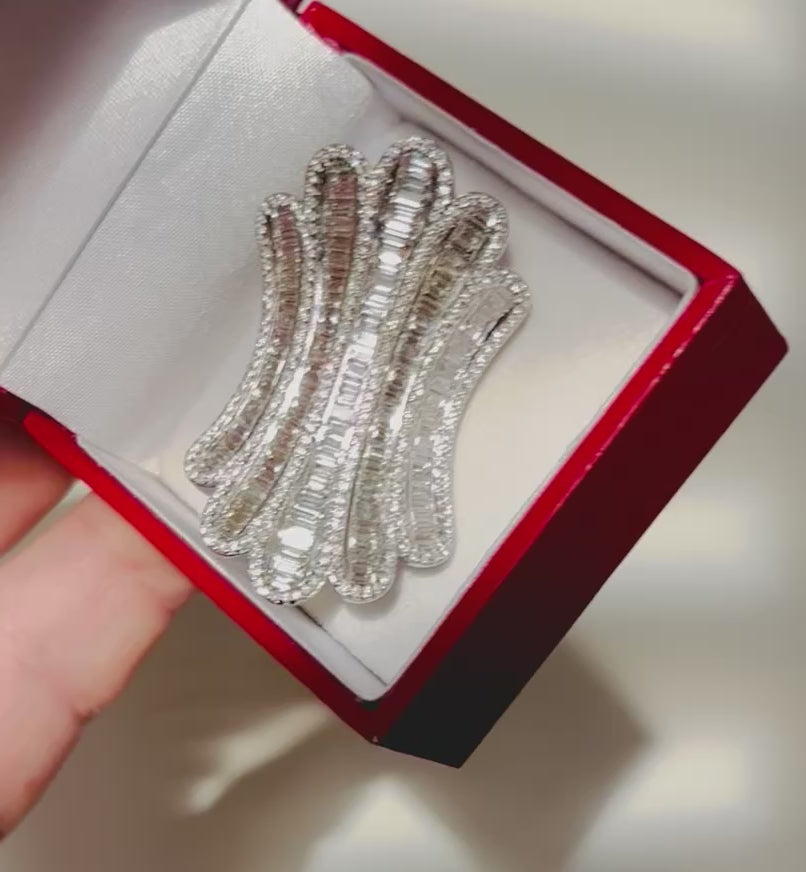 IMPRESSIVE VINTAGE DIAMOND Brooch in Art Deco inspired design